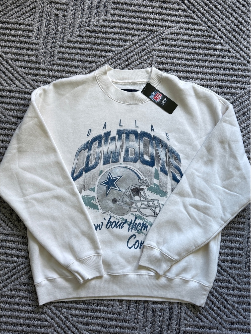 NWT  NFL by Abercrombie Dallas Cowboys Graphic Crew Sweatshirt size M